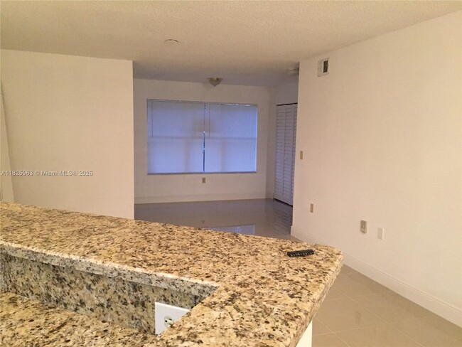Building Photo - 13090 Vista Isles Dr