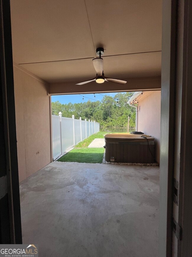 Building Photo - 213 Royal Palms Ave