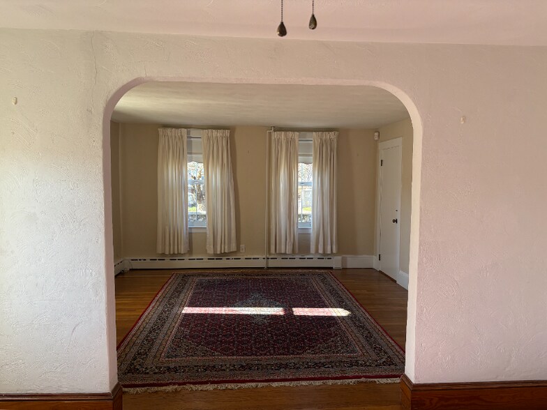 Building Photo - 77 Purchase St