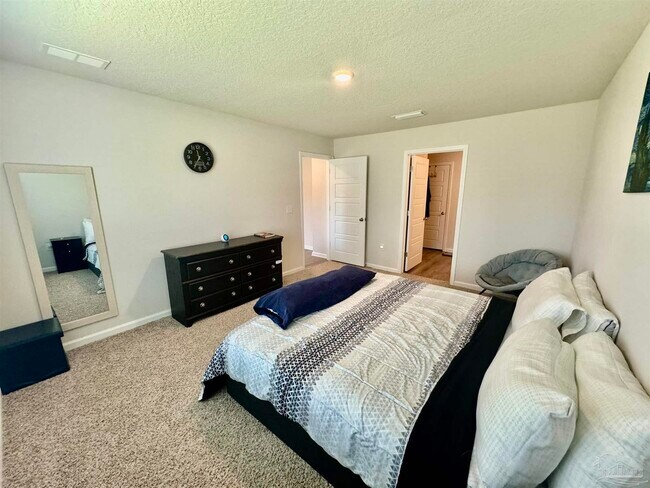 Building Photo - 914 Lovebird Ct