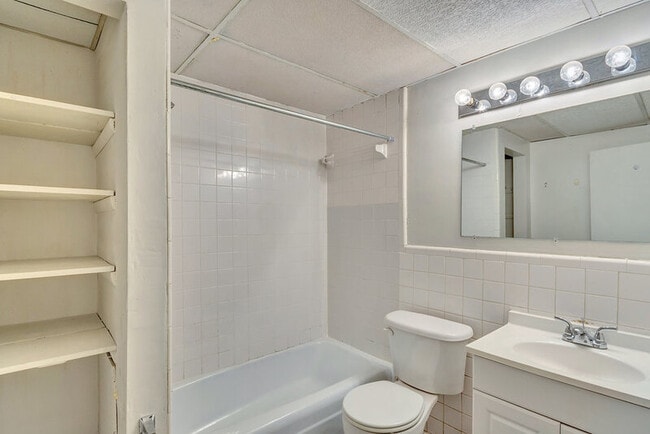 Building Photo - 1800 Jefferson Park Ave