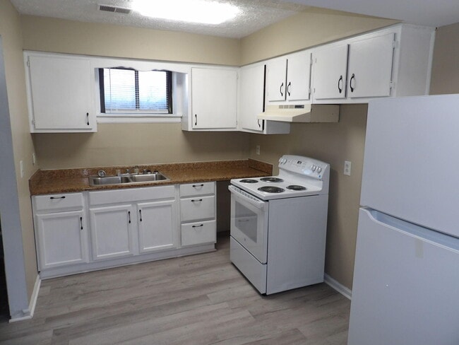 Building Photo - 217 Landings Dr