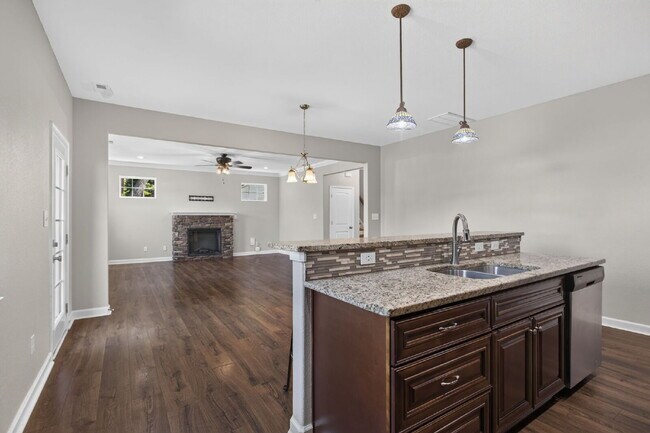 Building Photo - "Spacious 5-Bed featuring TWO PRIMARY SUITES with a beautiful backyard oasis in Norfolk!"