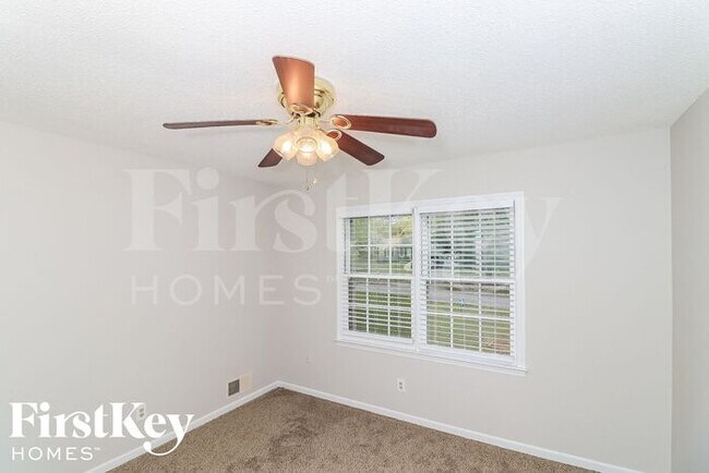 Building Photo - 1570 Sprayberry Dr