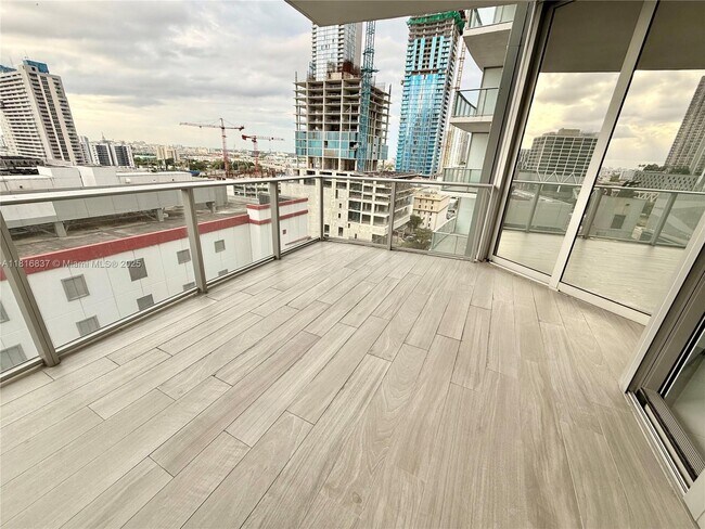 Building Photo - 851 NE 1st Ave