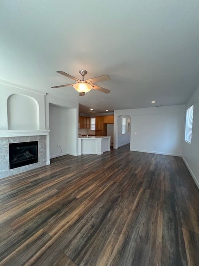 Building Photo - Single Story 3 Bedroom Home in Lincoln Acr...
