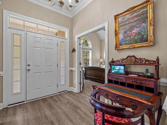 Building Photo - Beauty by the Water!