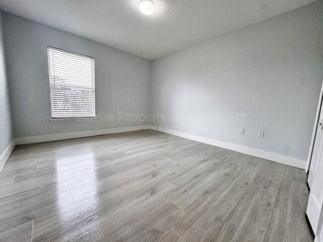 Building Photo - 661 Hacienda Cir