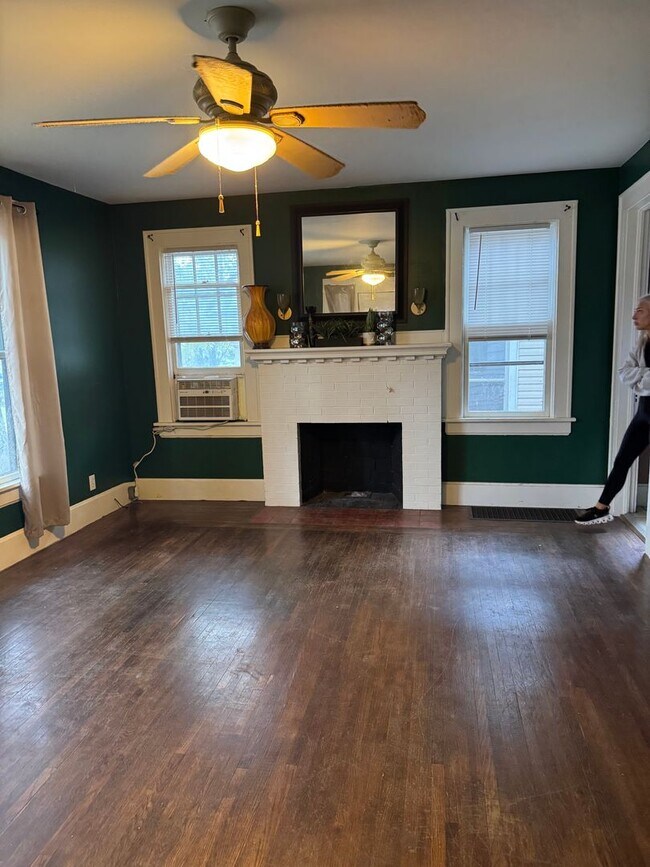 Building Photo - 713 S Market Ave