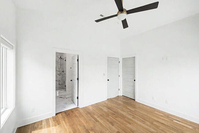 Building Photo - Stunning 3BR/3.5BA contemporary condo in the heart of Wedgewood-Houston!