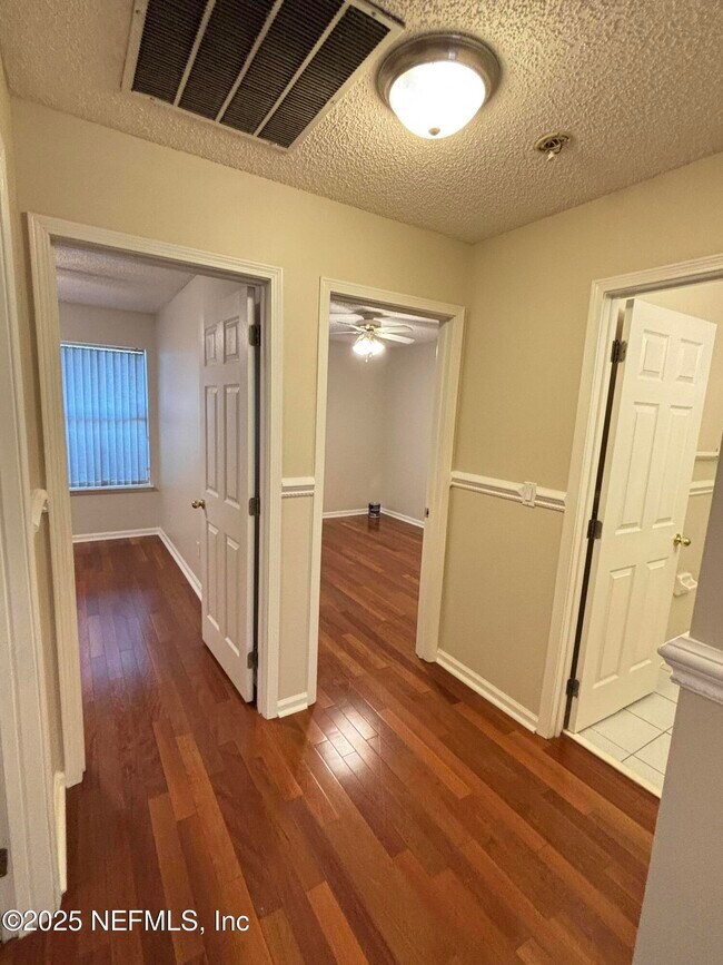 Building Photo - 8984 Bridgecreek Dr W