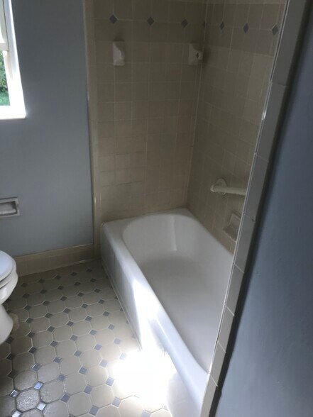 Bathroom - 3638 Jammes Rd