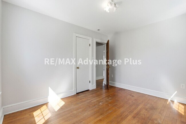 Building Photo - Beautiful brick home with full basement in Prospect