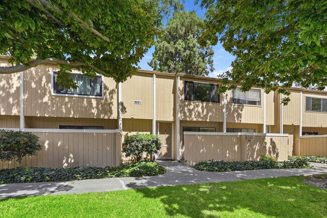 Building Photo - 3001 Kaiser Dr
