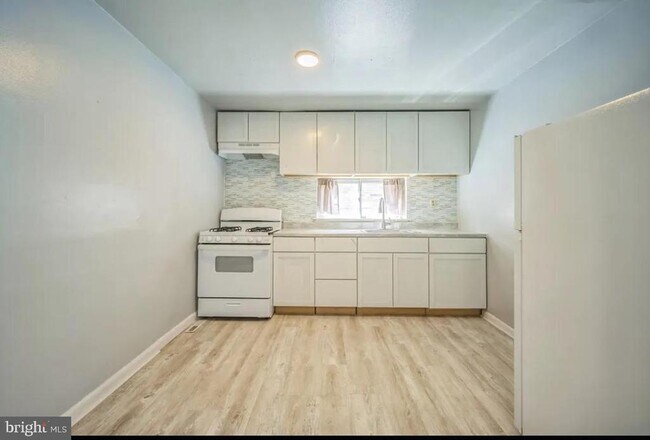 Building Photo - 2619 Tremont St