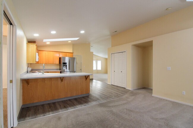 Building Photo - 3 Bed/2 bath Home in West Pasco