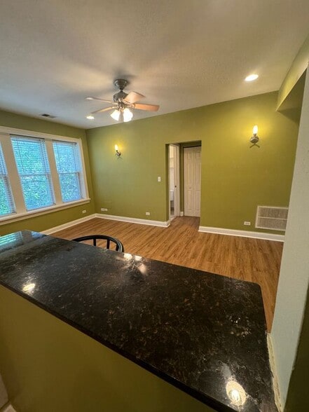 Building Photo - 6812 N Wayne Ave