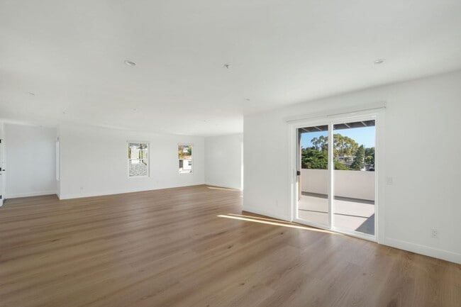 Building Photo - 312 Cazador Ln