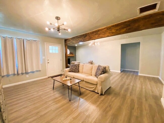 Building Photo - 1100 Elmhurst St