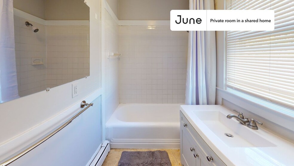Building Photo - Private bedroom in 4 bed/1 bath Home