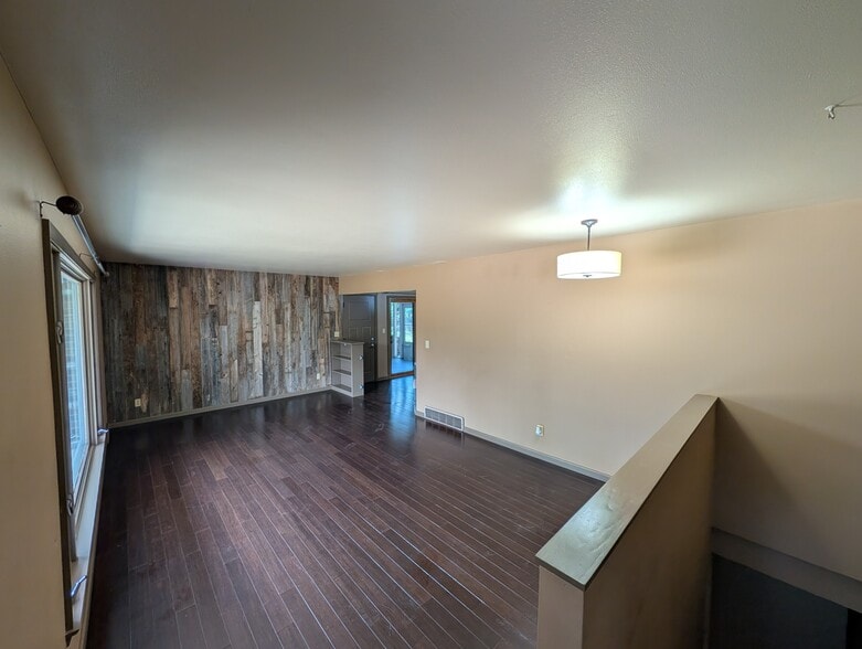Building Photo - 4005 S Glenview Rd