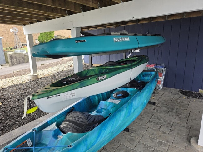 Building Photo - 184 Grand Ave