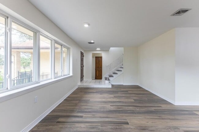 Building Photo - 4419 Knight Dr