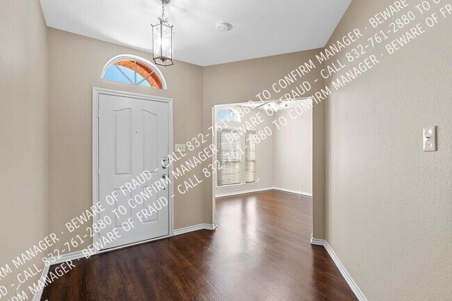 Building Photo - 2021 Haylee Dr