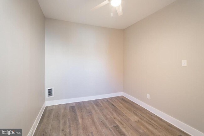 Building Photo - 833 N Markoe St