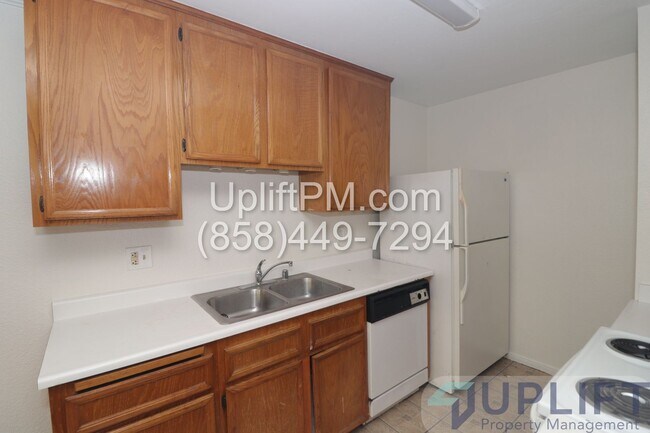 Building Photo - 1 Bed, 1 Bath Condo in Gated Community wit...