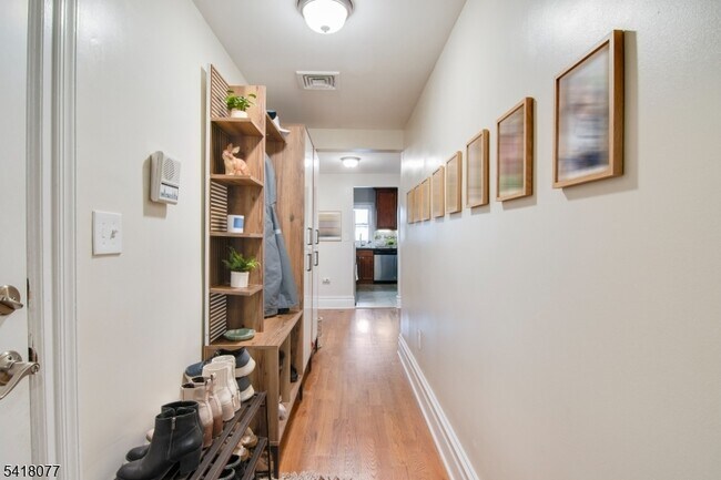 Building Photo - 660 Bloomfield Ave