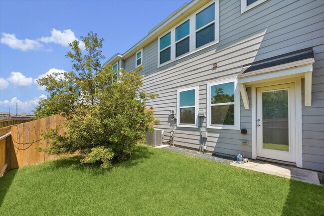 Building Photo - 27827 Western Crk Ct