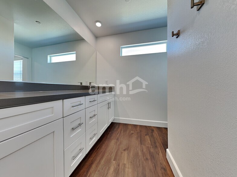 Building Photo - 104 Island Plumeria Ln