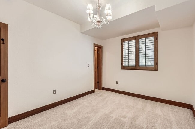 Building Photo - Spacious 4BR Townhome in Denver