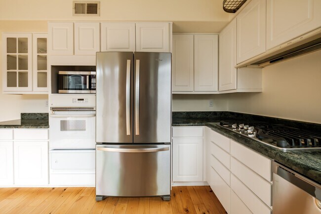 Building Photo - 2030 S Bentley Ave