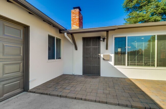 Building Photo - Pristine 4 bedroom, 2 bath, single level h...