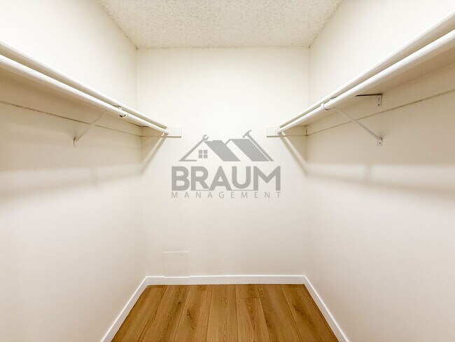 Building Photo - 13347 Victory Blvd