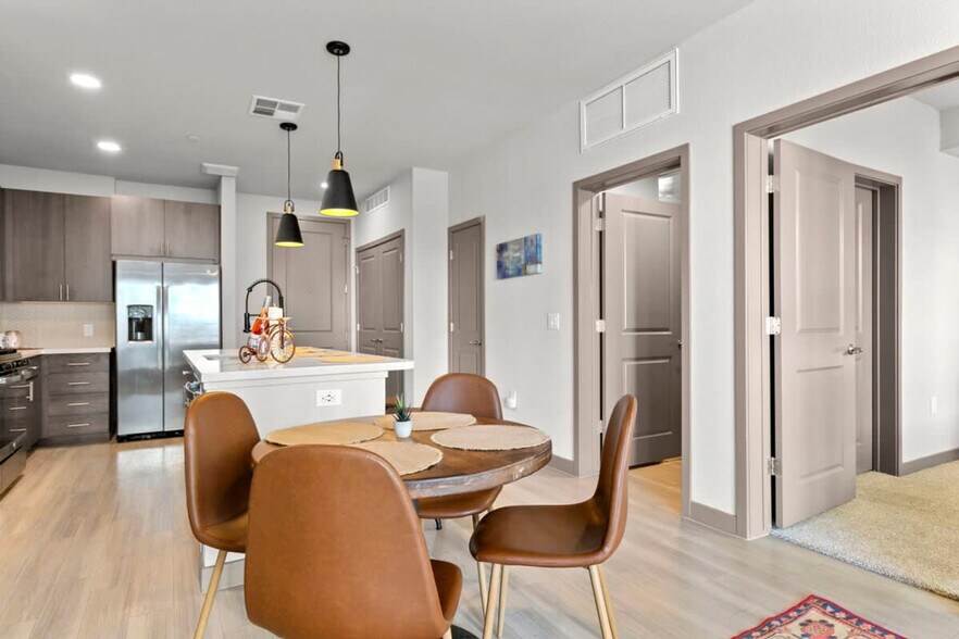 Building Photo - 400 N 2nd Ave