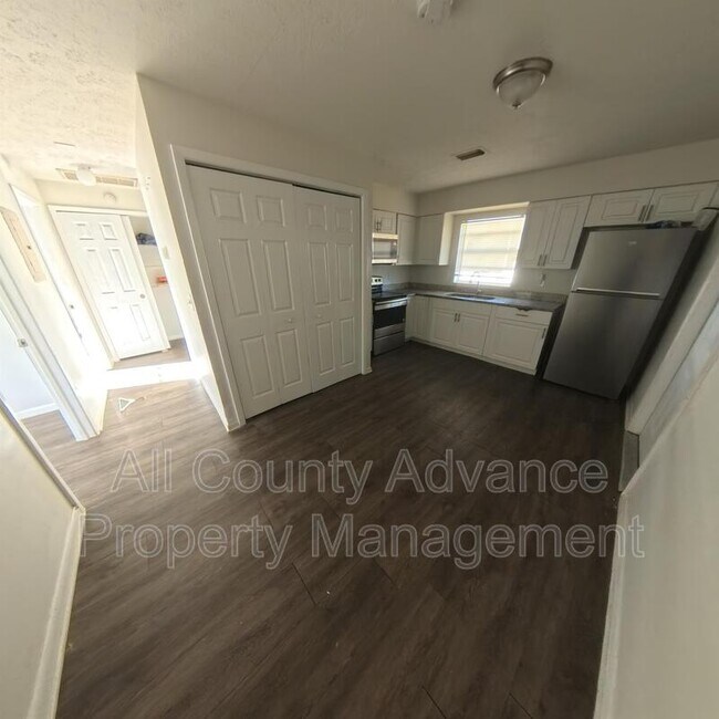 Building Photo - 4911 E Temple Heights Rd