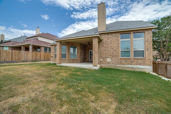 Building Photo - GORGEOUS 4-BEDROOM IN BELTERRA