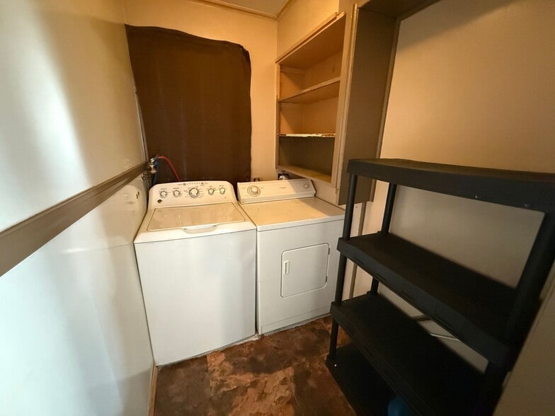 Building Photo - 621 Springfield St