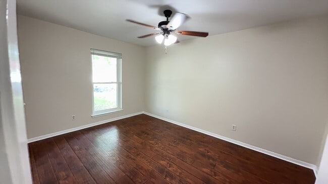 Building Photo - Newly upgraded 3-bedroom by City Park!