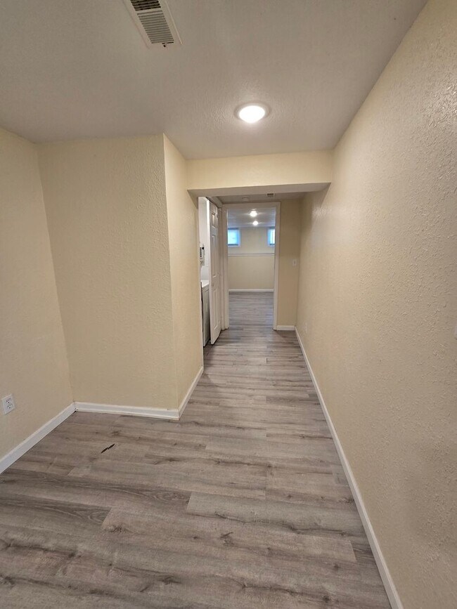 Building Photo - 1504 June Ln