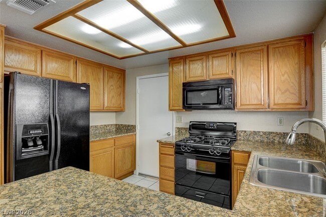 Building Photo - 2302 Fairbourne Way