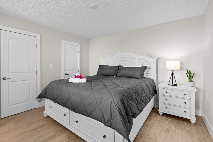 Building Photo - 5800 Bonita Beach Rd SW