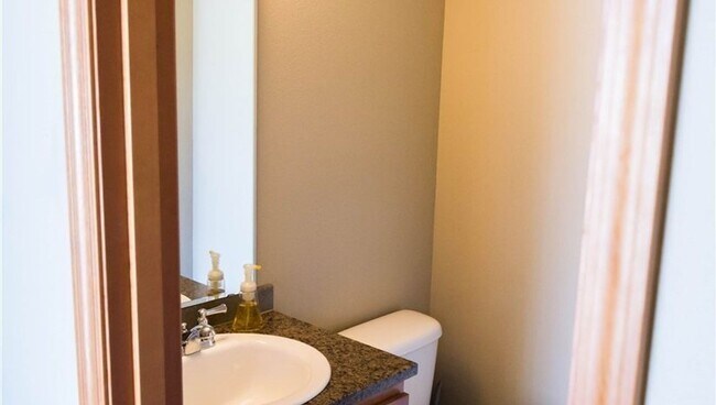 Building Photo - 713 Verbena