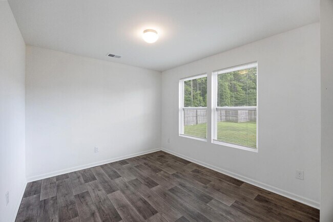 Building Photo - 442 Thoroughbred Dr