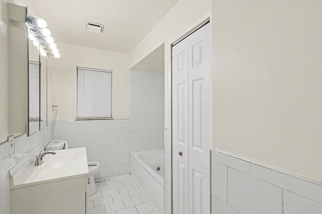 Building Photo - MOVE IN SPECIAL!!! - 1/2 OFF FIRST MONTH'S RENT