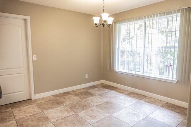 Building Photo - 211 Foxchase Way