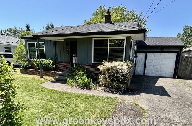 Building Photo - 2-Bedroom House in South Tabor with Fenced...